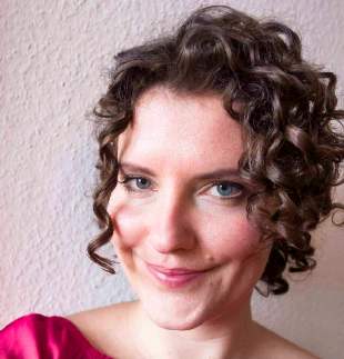 Elisa mit Locken